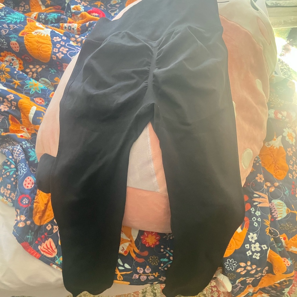 Black booty lifting leggings/ waist slimming